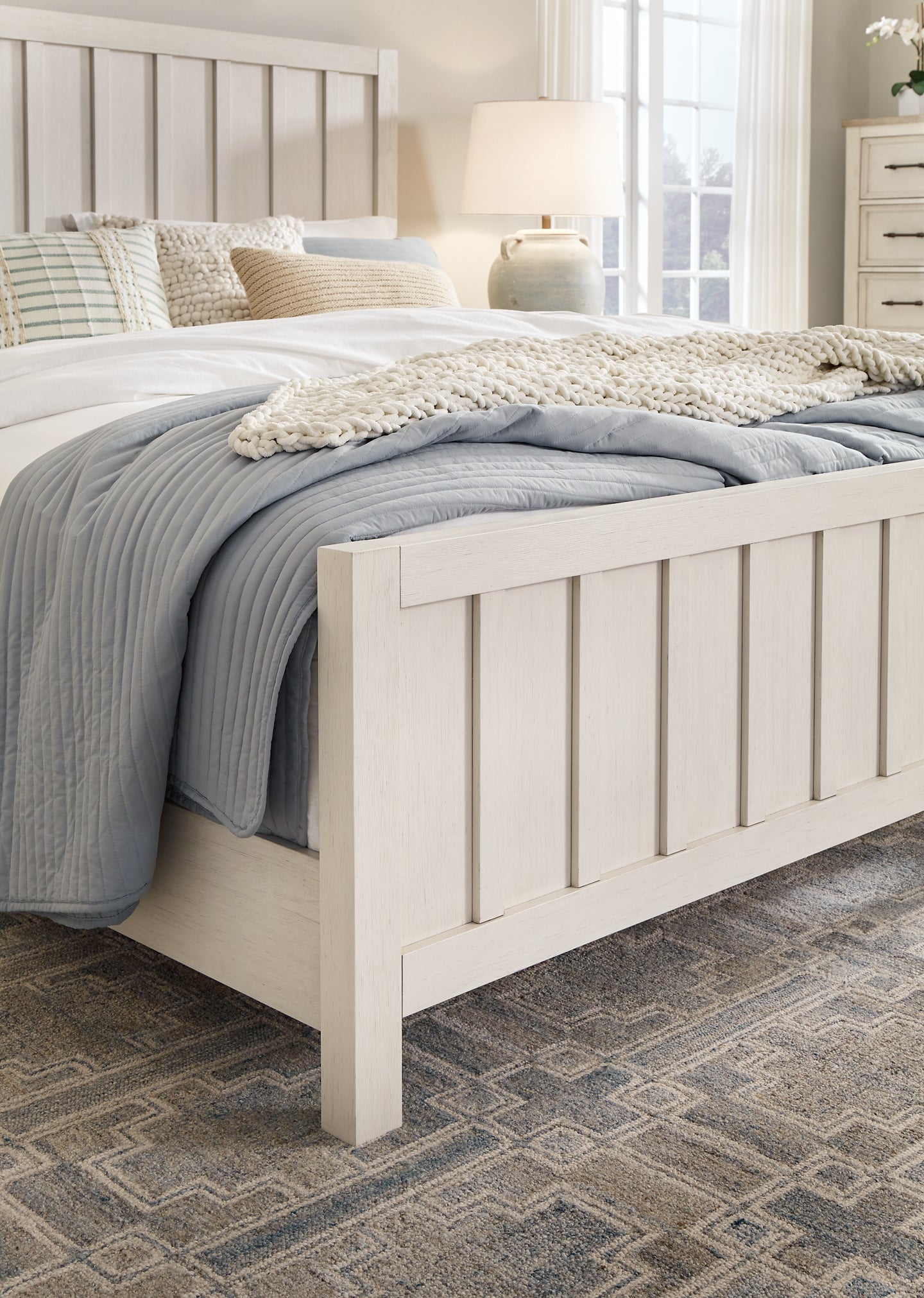 Shaybrock King Panel Bed