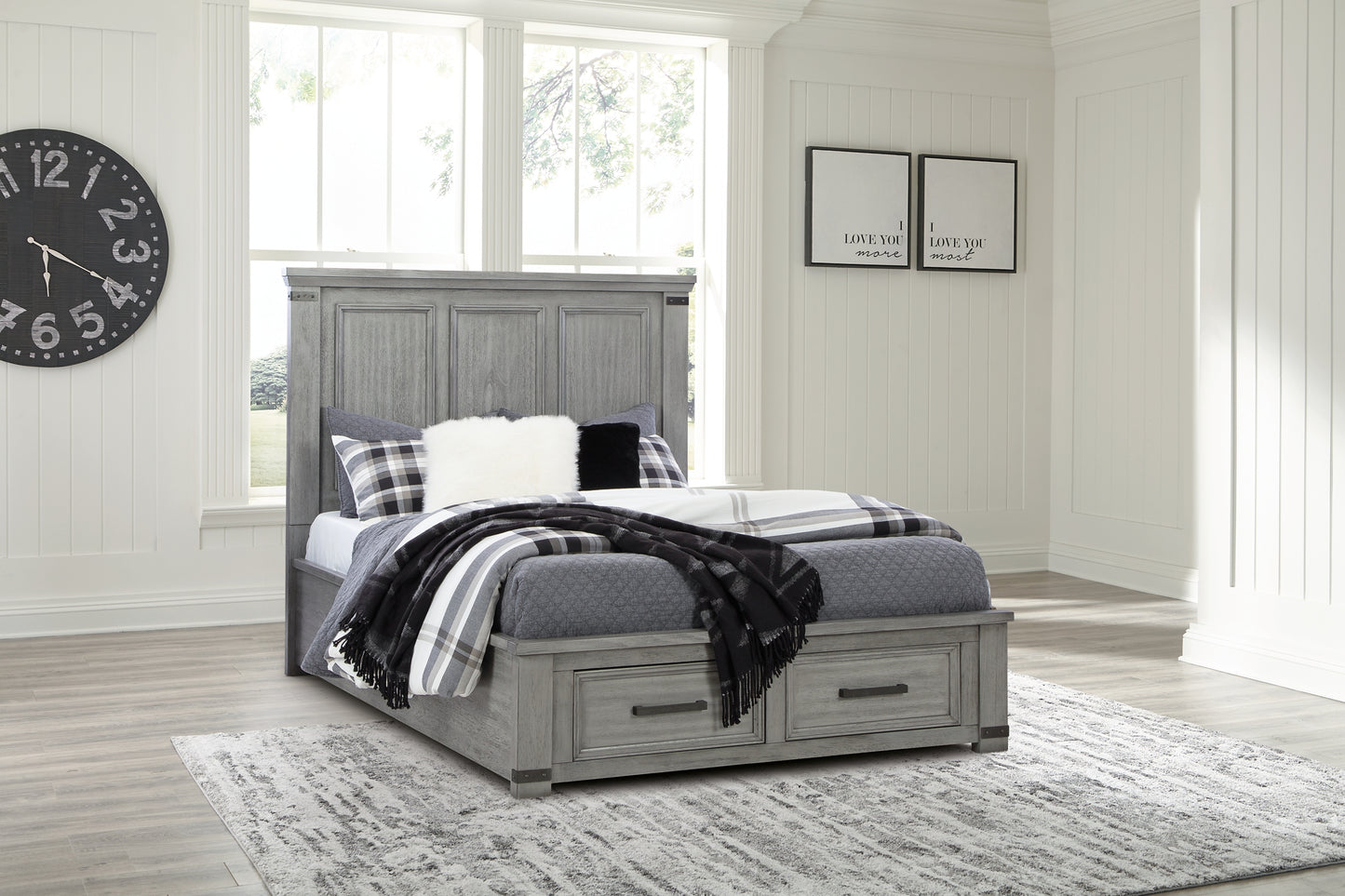 Russelyn Queen Storage Bed with Mirrored Dresser, Chest and 2 Nightstands